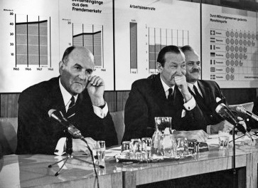 Клаус и Вальдхайм политики