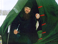 рыболов в палатке